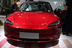 Tesla начала продажу переключателей поворотников в машину