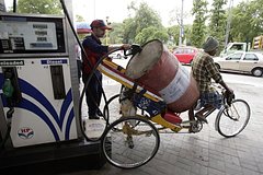Трамп заявил, что Индия пообещала ему не покупать российскую нефть. В Нью-Дели поспешили объясниться