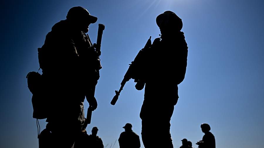 В РФ с 1 октября зарплата военнослужащих и силовиков будет повышена на 7,6%