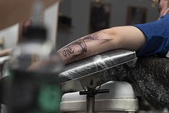 Врач предупредила о скрытой опасности некоторых видов татуировок