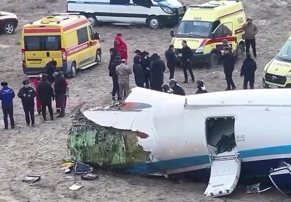 Путин раскрыл Алиеву подробности крушения самолета AZAL. Из-за чего произошла авиакатастрофа?