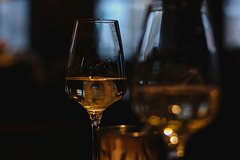 Нарколог раскрыл любителям выпить бокал вина вечером настоящие последствия этой привычки