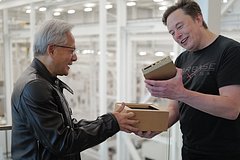 Илону Маску подарили компьютер